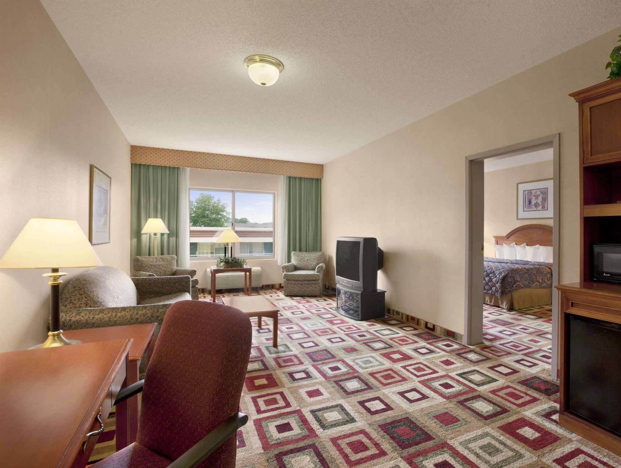 Days Inn & Suites By Wyndham Albany Dış mekan fotoğraf