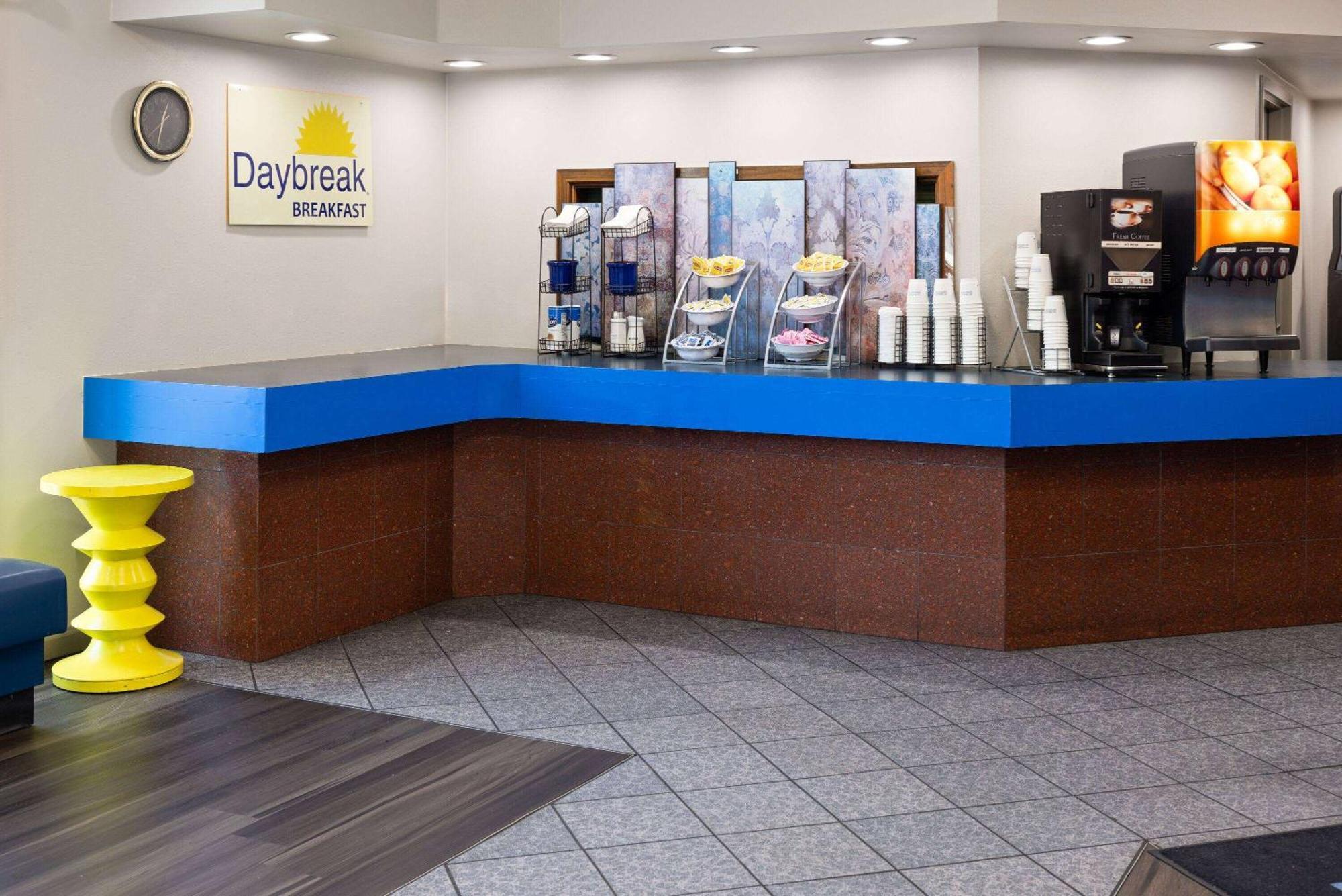 Days Inn & Suites By Wyndham Albany Dış mekan fotoğraf