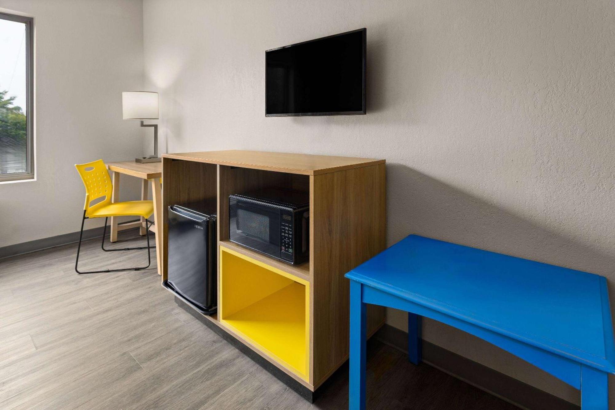 Days Inn & Suites By Wyndham Albany Dış mekan fotoğraf