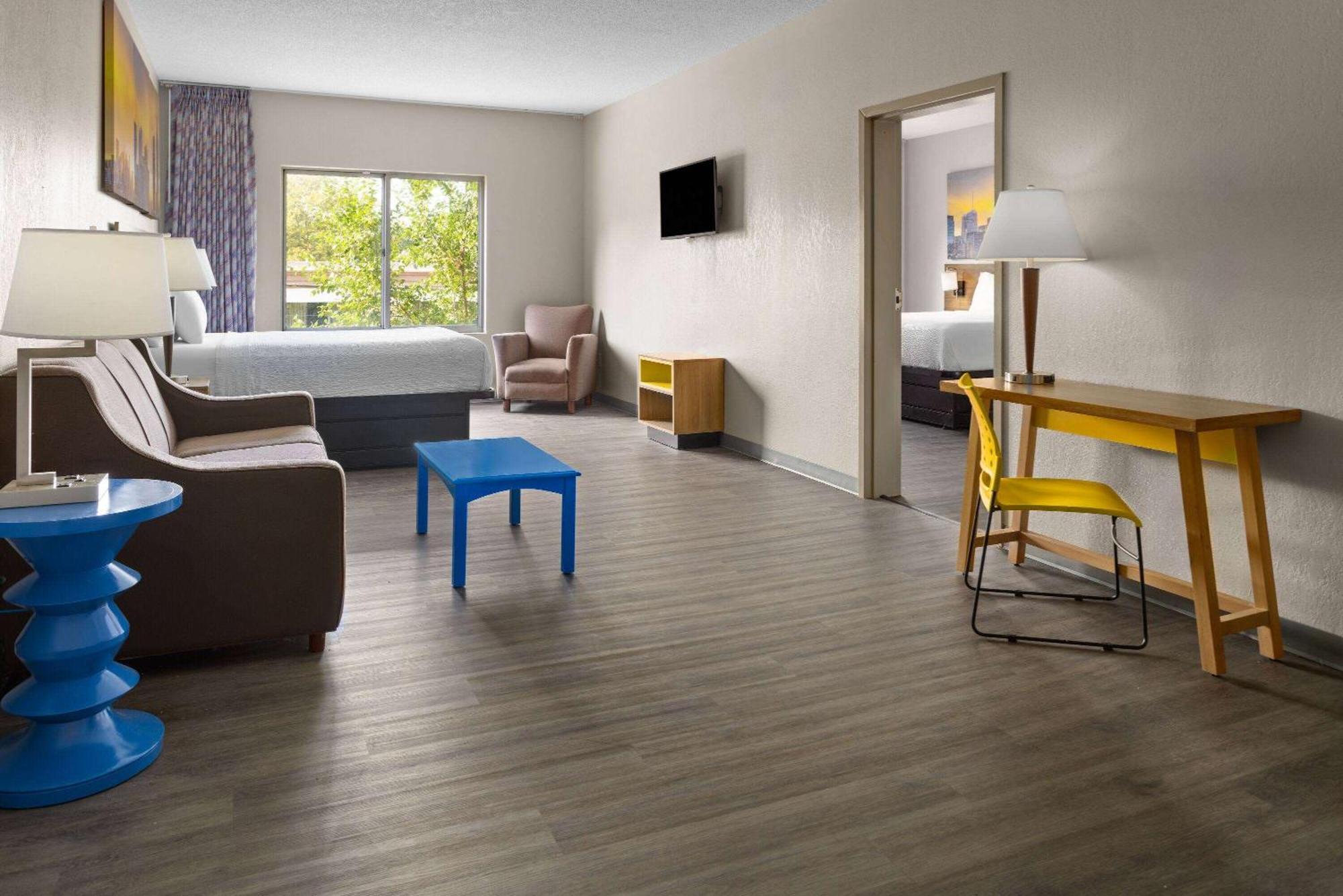 Days Inn & Suites By Wyndham Albany Dış mekan fotoğraf