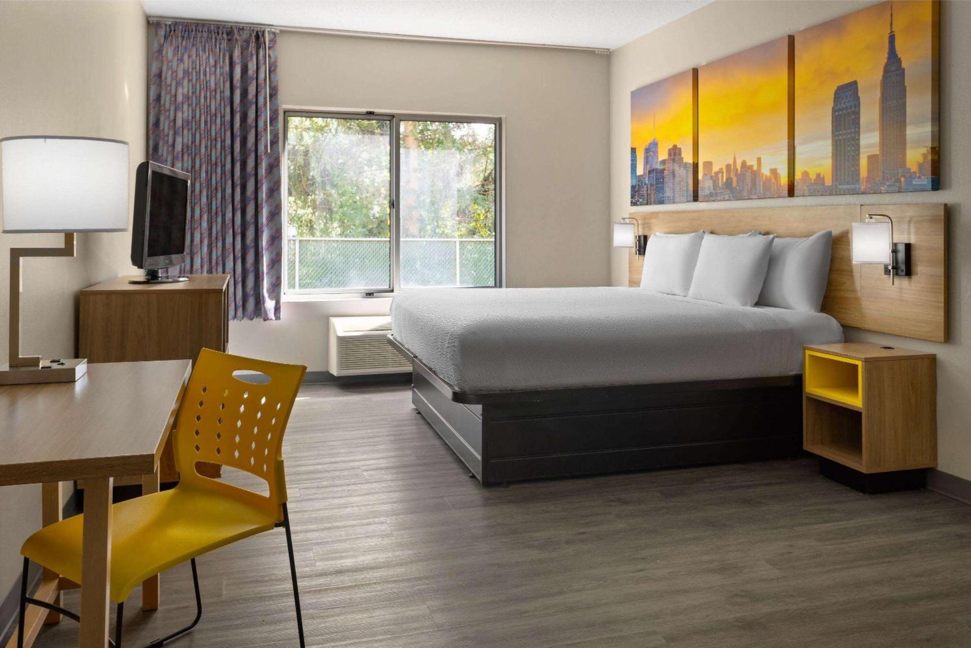 Days Inn & Suites By Wyndham Albany Dış mekan fotoğraf