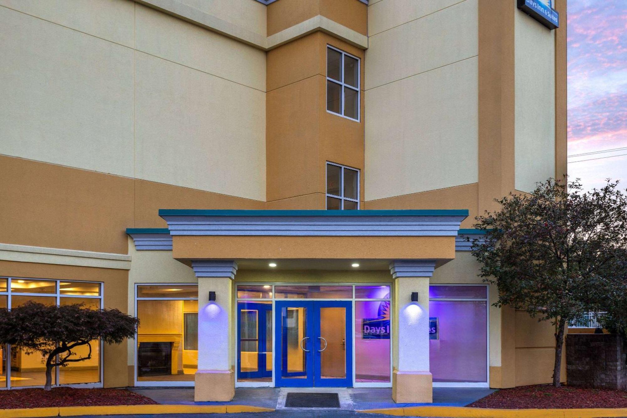 Days Inn & Suites By Wyndham Albany Dış mekan fotoğraf